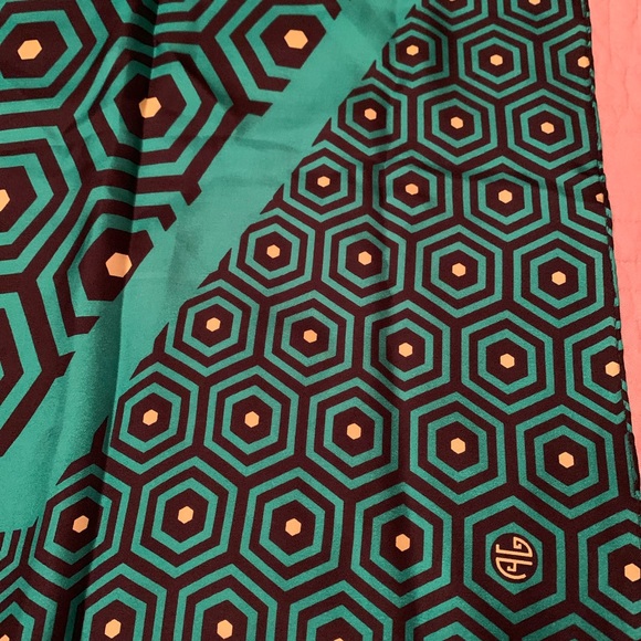Geometric design green & black 43 inch square scarf. Never worn, great condition - Picture 3 of 4